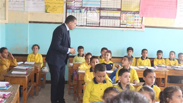 وكيل التعليم بالجيزة يوجه بالحفاظ على نظافة المدارس وإظهارها بالمظهر الحضاري