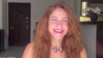 على طريقة رضوى الشربيني.. هيدي كرم توجه نصيحة للسيدات “متبقيش جدعة”