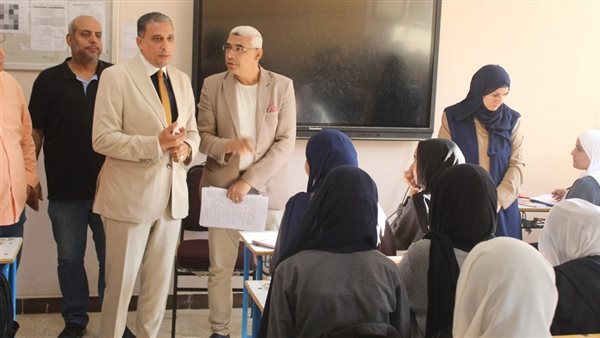 رصد طلاب خارج أسوار المدارس.. مدير تعليم الجيزة يوجه بتطبيق الانضباط المدرسي بكل حزم