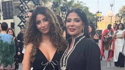 في هوليوود.. منى زكي وابنتها لي لي تخطفان الأنظار في “Vogue World 2025” بالأسود