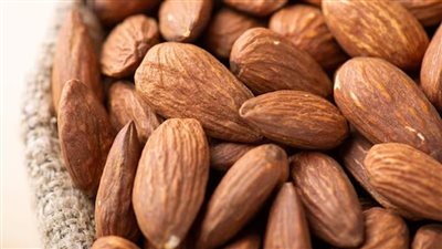 الإفراط في تناول اللوز.. متى تتحول الفوائد إلى أضرار؟