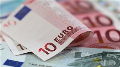 اليورو يترنح بعد سقوط الذهب.. هل بدأ العد التنازلي للعملات الأجنبية؟