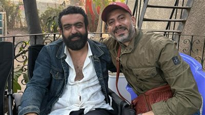 موهبة كبيرة ومخلص وبيسعى للحظة صدق حقيقية