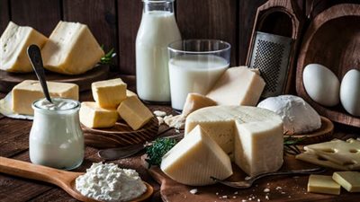 هل ترتفع أسعار الألبان في الشتاء؟.. شعبة المواد الغذائية تجيب