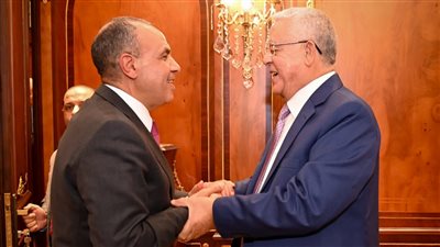 «الدبلوماسية البرلمانية».. وزير الخارجية يلتقي رئيس مجلس النواب|صور