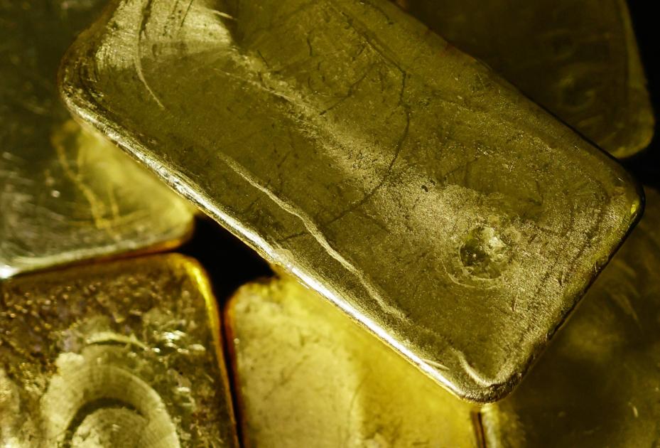 أونصة الذهب عند 4100 دولار في بداية تعاملات الأسبوع