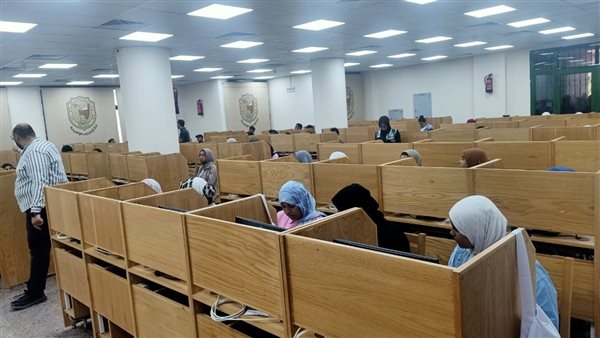 طلاب جامعة سوهاج الأهلية يخوضون أولى التدريبات المكثفه على نظام الامتحان الإلكتروني