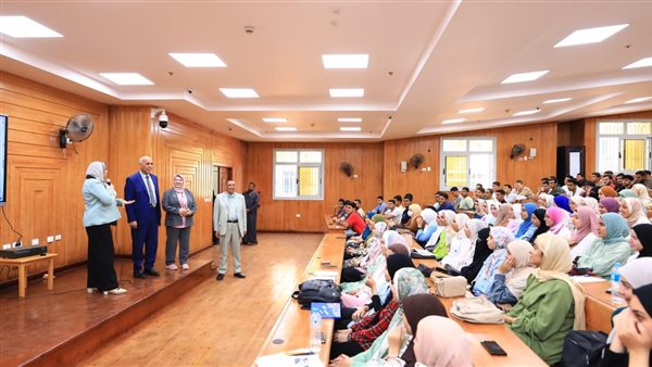 رئيس جامعة كفرالشيخ يتفقد سير العملية التعليمية في الكليات