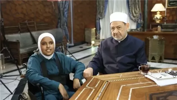 شيخ الأزهر يوجه بسرعة التكفل بحالة الطالبة آية مهني محاربة السرطان وتلبية مطالبها