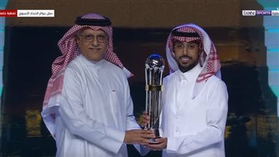 سالم الدوسري بعد التتويج بجائزة أفضل لاعب في آسيا الإنجاز يُسجل باسم الوطن الغالي