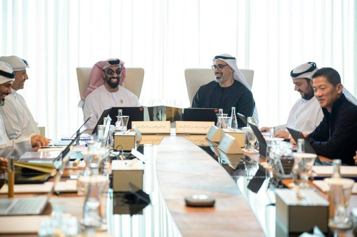 بحضور خالد بن محمد بن زايد.. طحنون بن زايد يترأس اجتماع مجلس الذكاء الاصطناعي والتكنولوجيا المتقدمة