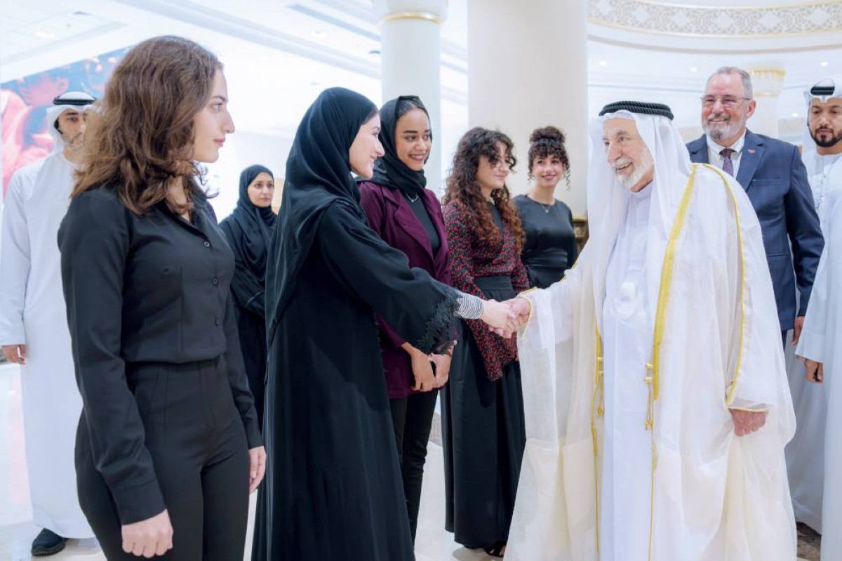 سلطان القاسمي يوصي الطلبة بالجد والاجتهاد ليأخذوا العلم الكامل