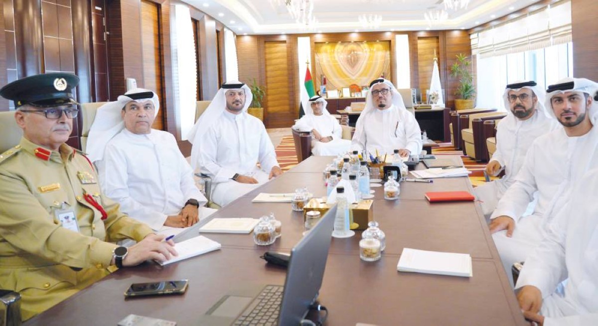 ضاحي خلفان يشيد بجهود الدفاع المدني بدبي في تعزيز أمن وسلامة المجتمع