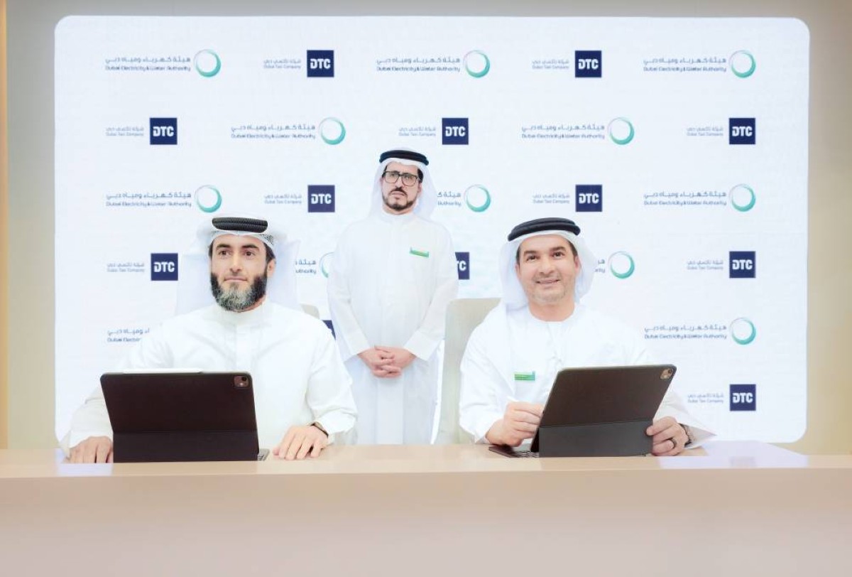 «كهرباء دبي» تركب محطات فائقة السرعة لشحن السيارات الكهربائية لـ«تاكسي دبي»