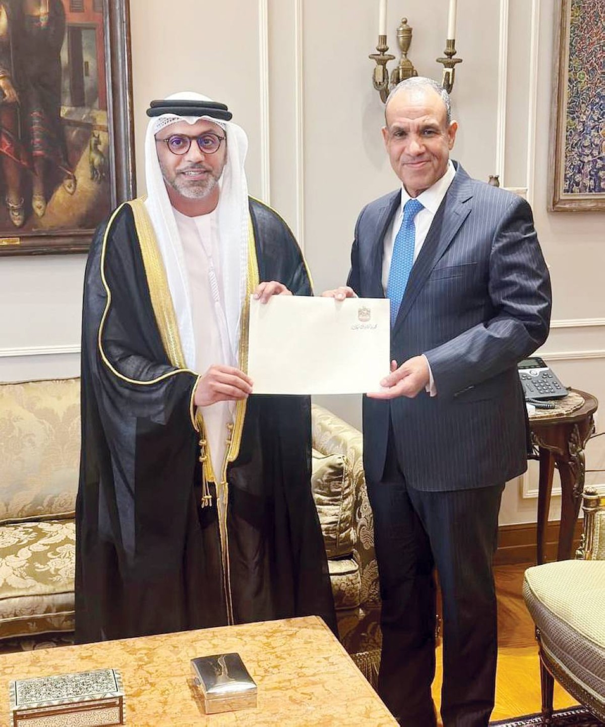 سفير الإمارات يقدم نسخة من أوراق اعتماده إلى وزير الخارجية المصري