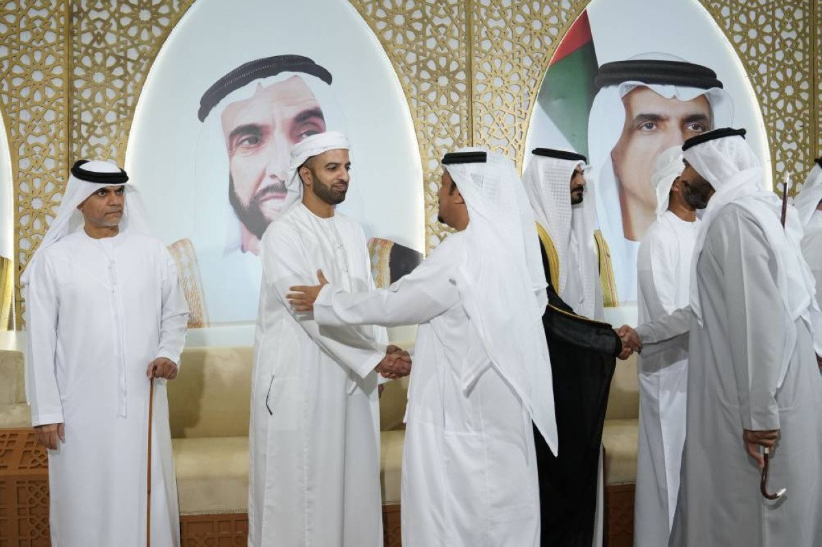 ولي عهد رأس الخيمة يحضر أفراح الشحي