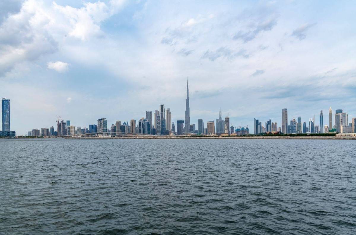طقس الإمارات مستقر مع توقعات بتشكل ضباب من الأحد إلى الخميس