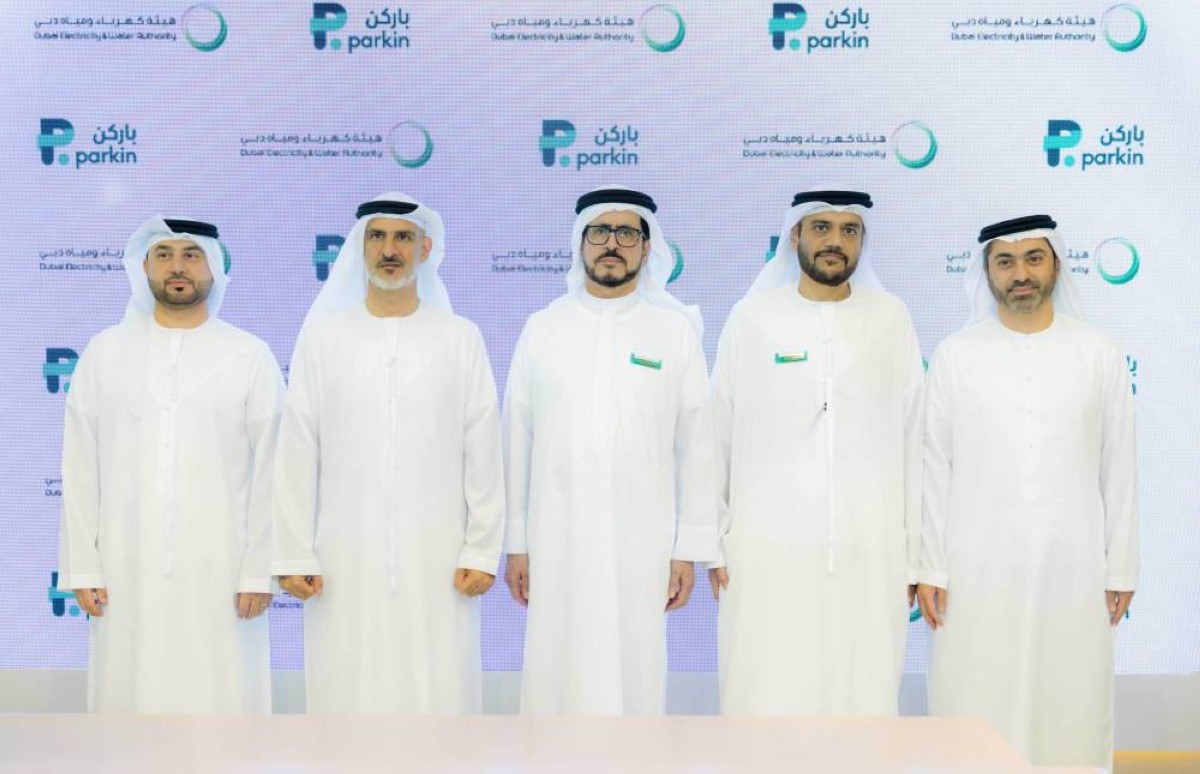 هيئة كهرباء ومياه دبي و”باركن” توقّعان عقداً لتوسعة شبكة محطات “الشاحن الأخضر للمركبات الكهربائية”