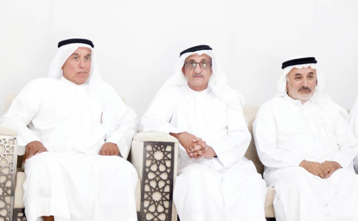 مكتوم بن محمد يعزي في وفاة خلفان المهيري