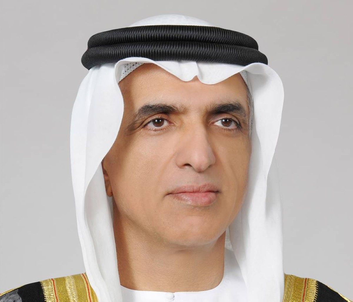 سعود بن صقر يصدر قانونين بشأن الحماية التجارية وتنظيم البيع بالأسعار المخفضة