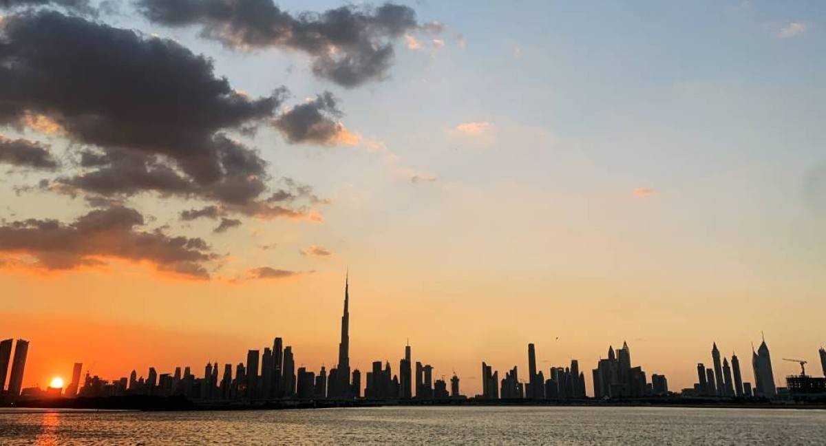 الإمارات.. طقس الغد صحو إلى غائم جزئياً رطب ليلاً