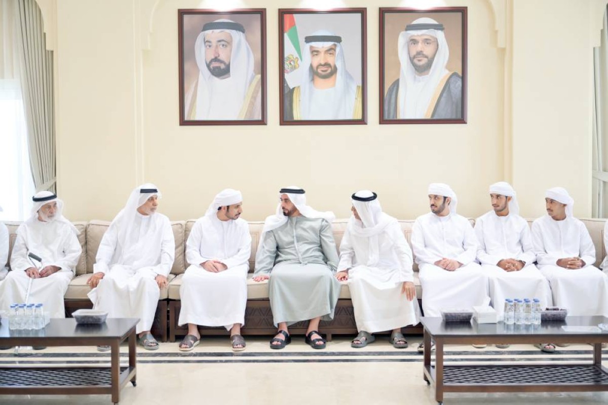 سيف بن زايد يعزي في وفاة علي الطنيجي