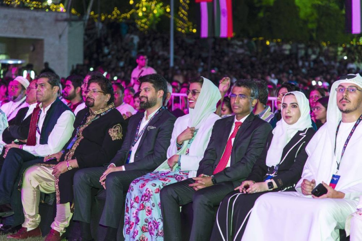 نورة الكعبي تشارك أبناء الجالية الهندية الاحتفاء بتراثهم الثقافي والحضاري