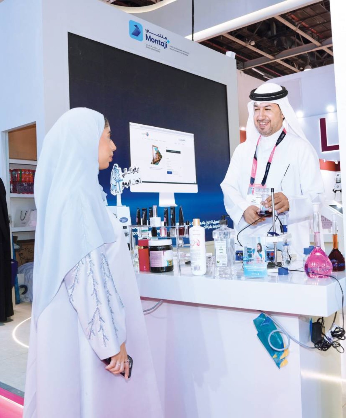 بلدية دبي تستعرض منظومتها الرقابية في قطاع التجميل