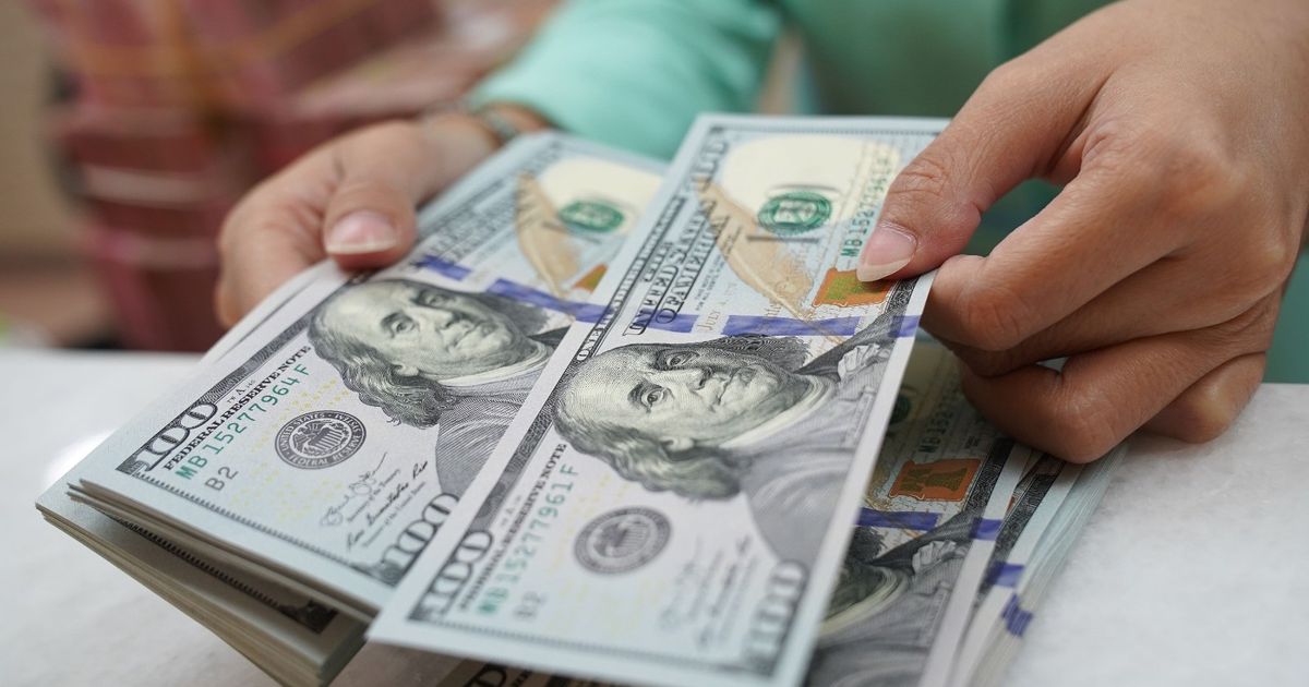 الدولار يقفز لأعلى مستوياته منذ أغسطس مع ميل الفيدرالي للتريث