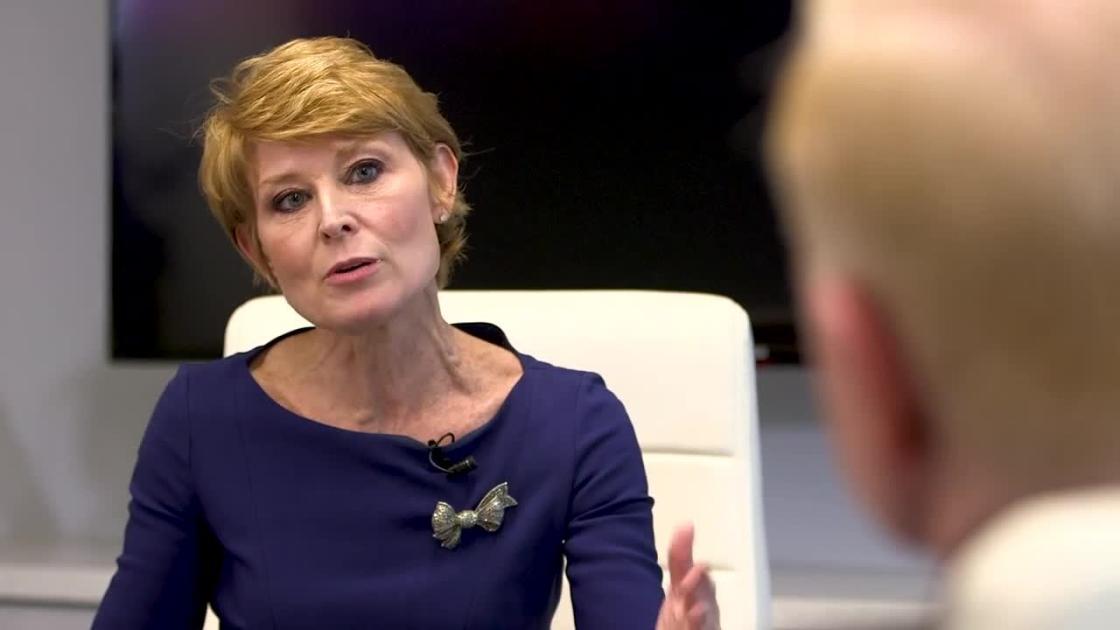 الخبيرة ديان سوونك تكشف «الحقيقة القذرة» للاقتصاد الأمريكي