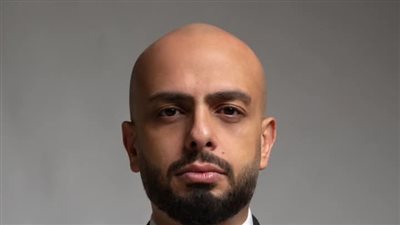 بعد تعيينه عضوا بمجلس الشيوخ.. الكاتب أحمد مراد: اتعهد بأن أكون جديرا