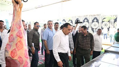 رئيس الوزراء يتفقد سوق اليوم الواحد للسلع الغذائية بمحافظة المنوفية