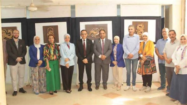 جامعة أسيوط تنظم معرض “وحي الأساطير” بكلية التربية النوعية