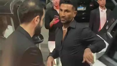 أحمد سعد وابن النادي يحتفلان مع حاتم صلاح بحفل زفافه