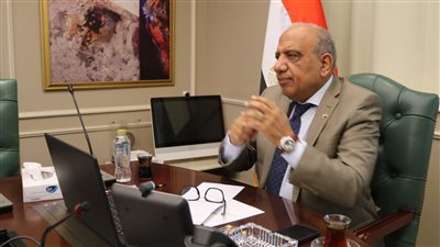دعم وتشجيع الشراكات فى مجالات تصنيع المهمات الكهربائية وتوطين تكنولوجيا مستلزمات الطاقات المتجددة