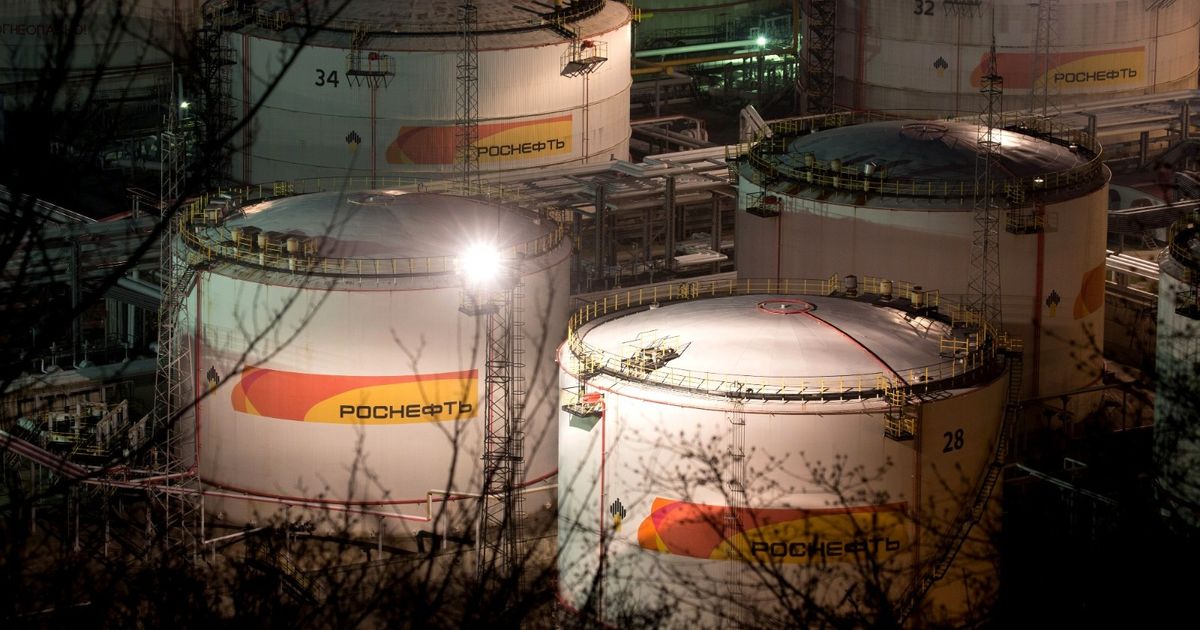 نزاع بين كبار المتداولين يوجه ضربة لتجارة النفط الروسية