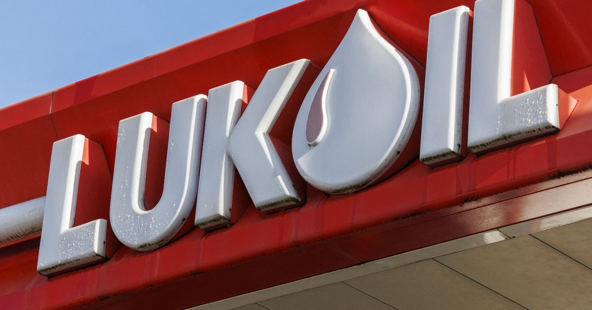 “لوك أويل” الروسية توافق على بيع أصولها إلى “غنفور” وسط العقوبات