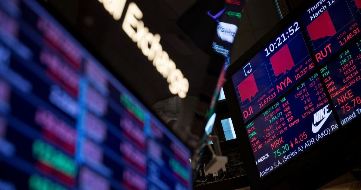 كيف يتعامل المستثمرون مع طفرة أسهم الذكاء الاصطناعي؟