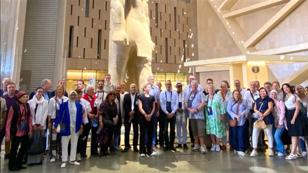 تخرج GUC وGIU.. انبهار وفد ألماني في زيارته للمتحف المصري الكبير