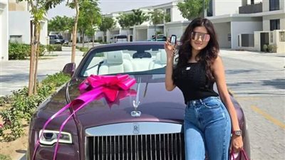 محمد سامي يهدي زوجته مي عمر سيارة رولز رويس