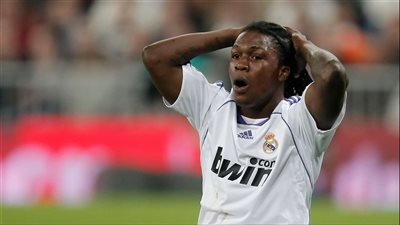إصابة رويستون درينثي نجم ريال مدريد وإيفرتون السابق بجلطة دماغية