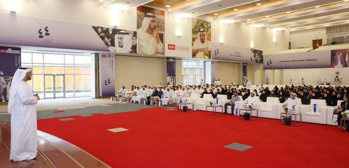 شرطة أبوظبي تعزز الوعي بمخاطر المخدرات لطلبة جامعة الإمارات