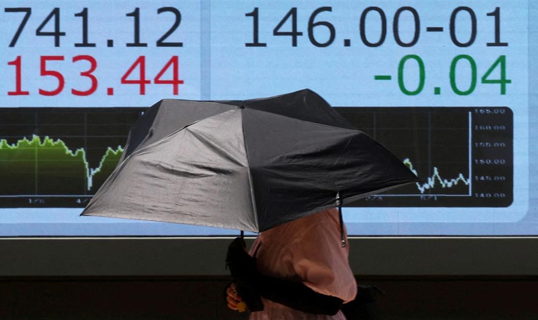 الين إلى أدنى مستوى في شهرين.. وعائد قياسي للسندات الحكومية اليابانية