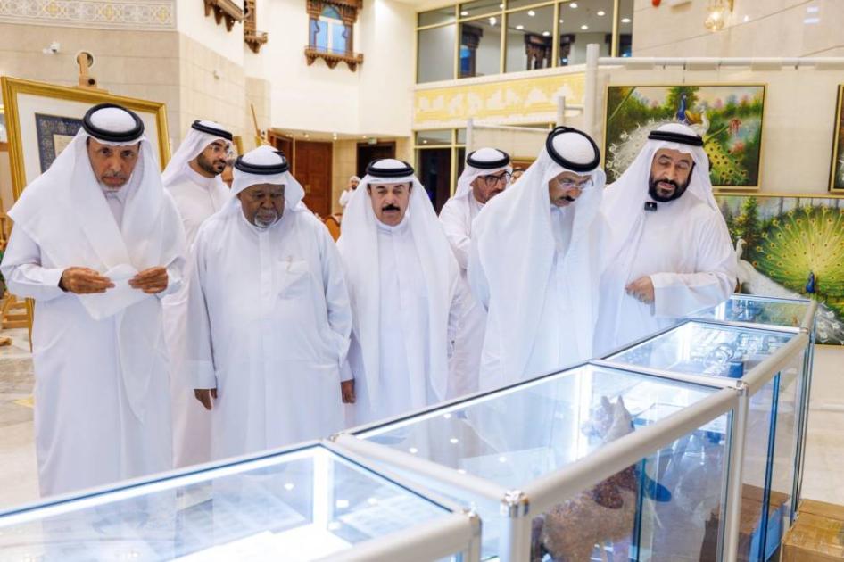 21 لوحة تتغنى بحب محمد بن راشد