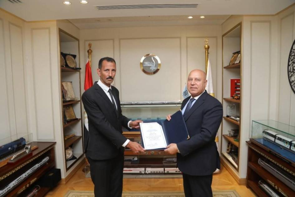 تكريم سائق مصري أعاد مليون جنيه إلى أصحابها