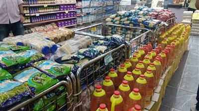 أسعار السلع في الأسواق اليوم الخميس.. تراجع طفيف في الزيت وثبات في السكر والأرز