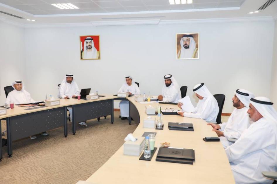 بلدي دبا الحصن يناقش المشاريع التطويرية