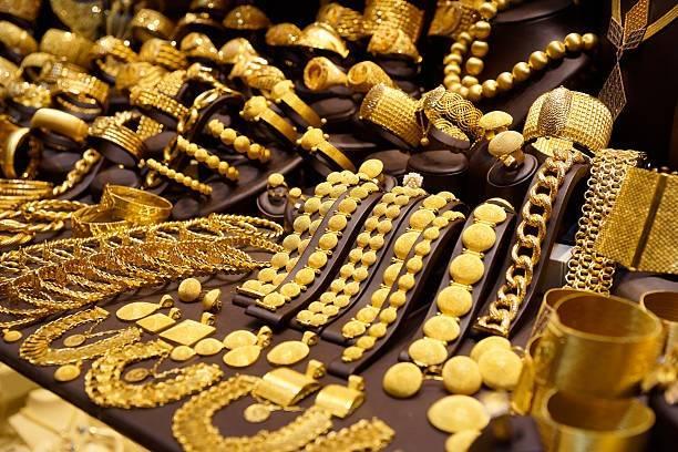 سعر الذهب في مصر السبت.. عيار 21 تخطى 5700 جنيه