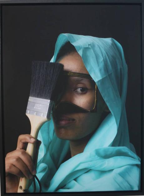 50 فناناً يقدمون إشراقات جمالية في «وجوه»