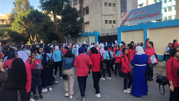 «قفلوا قبل المواعيد الرسمية».. إحالة العاملين بمدرسة ابتدائية في البحيرة إلى التحقيق